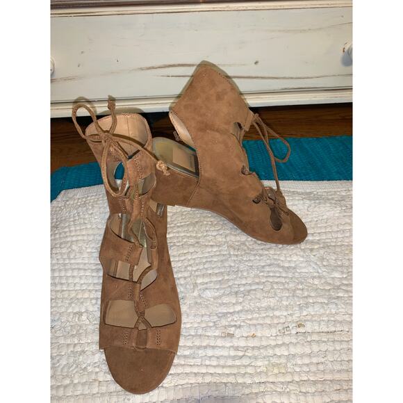 NEW DOLCE VITA NEUTRAL SUEDE GLADIATOR GHILLIE WEDGE SANDALS BOOTIES - Picture 3 of 9